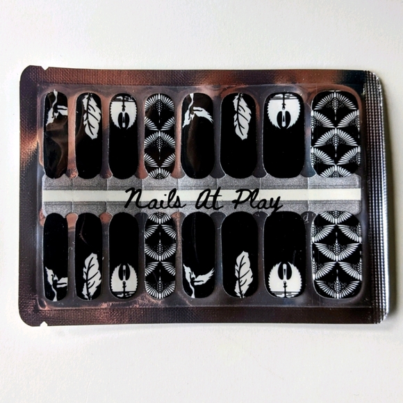 5 for $15 Nail Wraps- Mucha's Bird - Picture 1 of 4